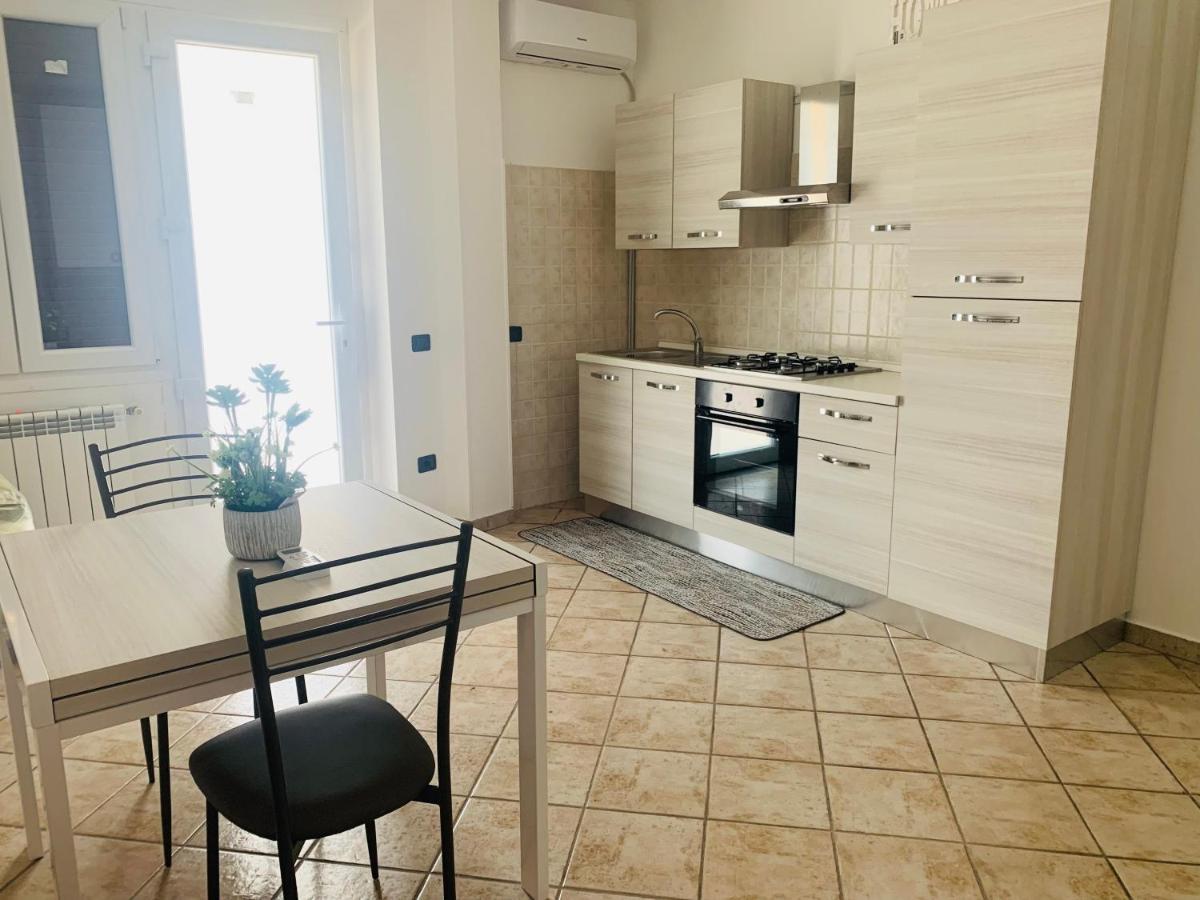 דירות סומה לומברדו Il Cortiletto מראה חיצוני תמונה